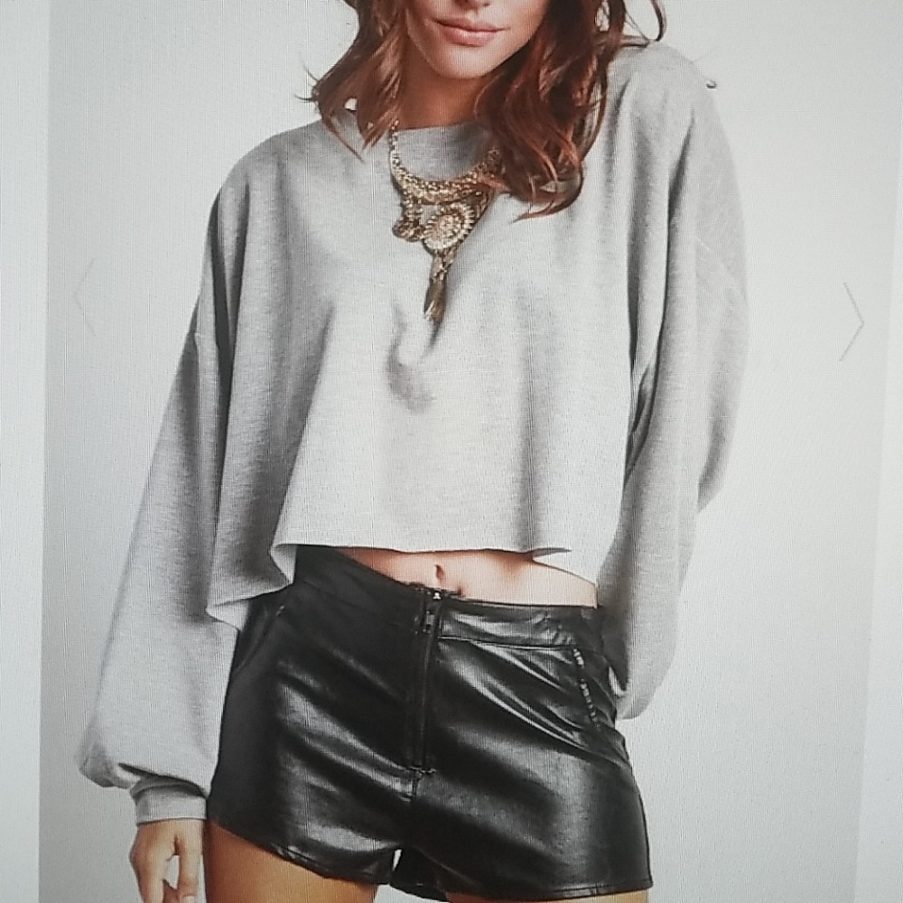 Oversized Cropped Sweatshirt - Picture 3 of 6
